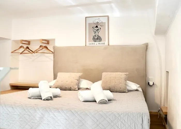 Ear ארמופוליס